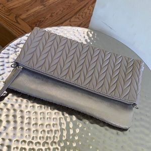 S&D clutch w/strap
